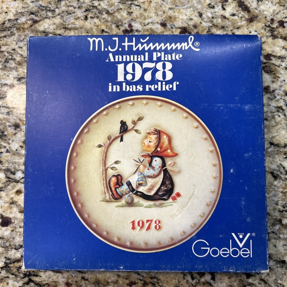 MJ Hummel Annual Plate 1978 In Bas Relief In Original Box